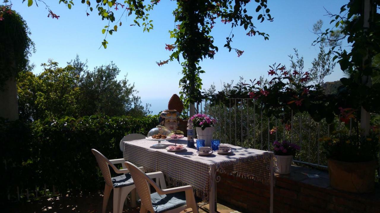 Casa Il Faro Villa Con Piscina カステルモーラ エクステリア 写真