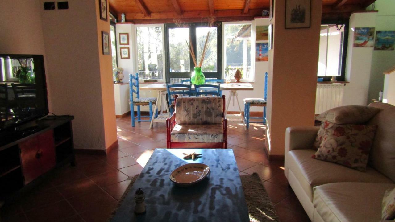 Casa Il Faro Villa Con Piscina カステルモーラ 部屋 写真
